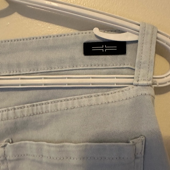 Light wash, skinny jeans - Picture 3 of 4